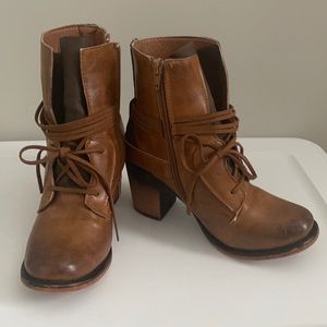 Boots- Pierre Dumas- Size 7